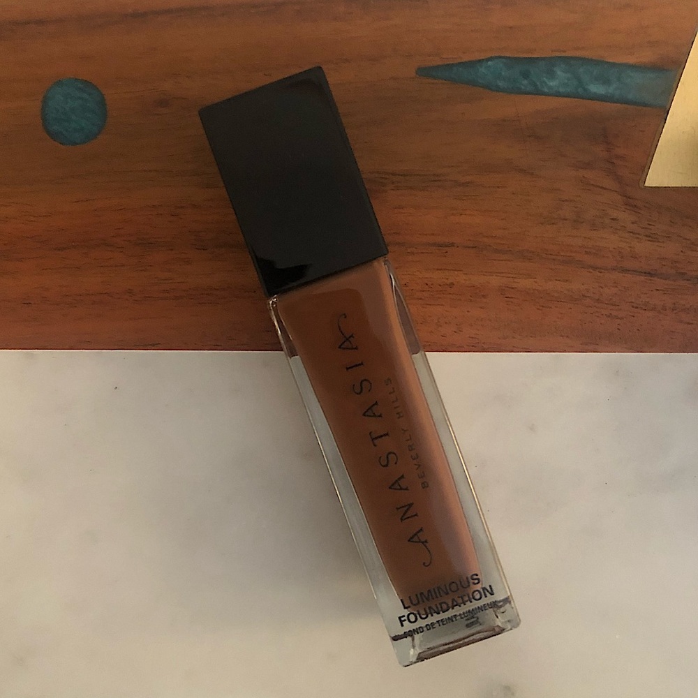 Anastasia Beverly Hills Luminous Foundation | 560W